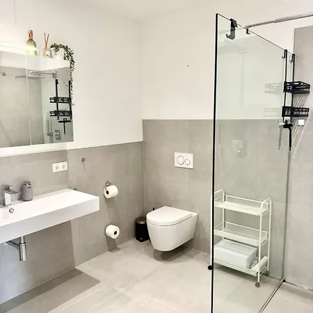 Appartement Kurzzeitwohnung Pier 6 *