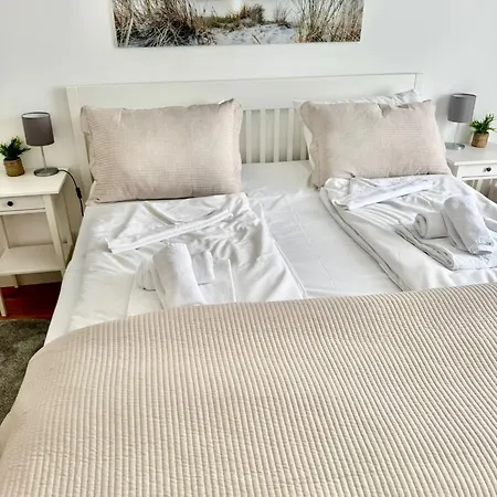 Kurzzeitwohnung Pier 6 Daire Heiligenhafen