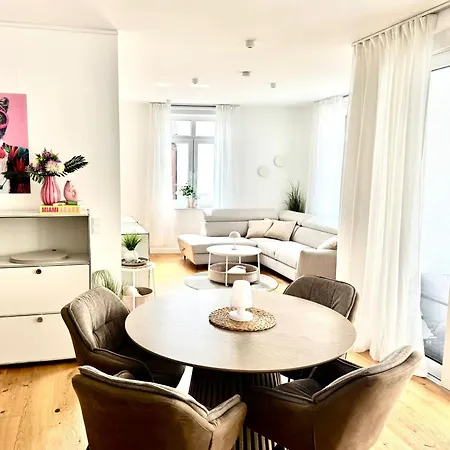 Kurzzeitwohnung Pier 6 Daire Heiligenhafen