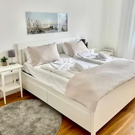 Appartement Kurzzeitwohnung Pier 6 *