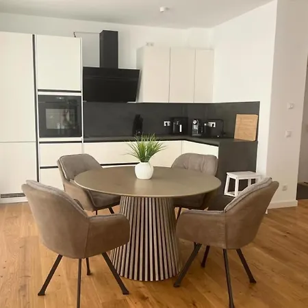 Kurzzeitwohnung Pier 6 Daire Heiligenhafen